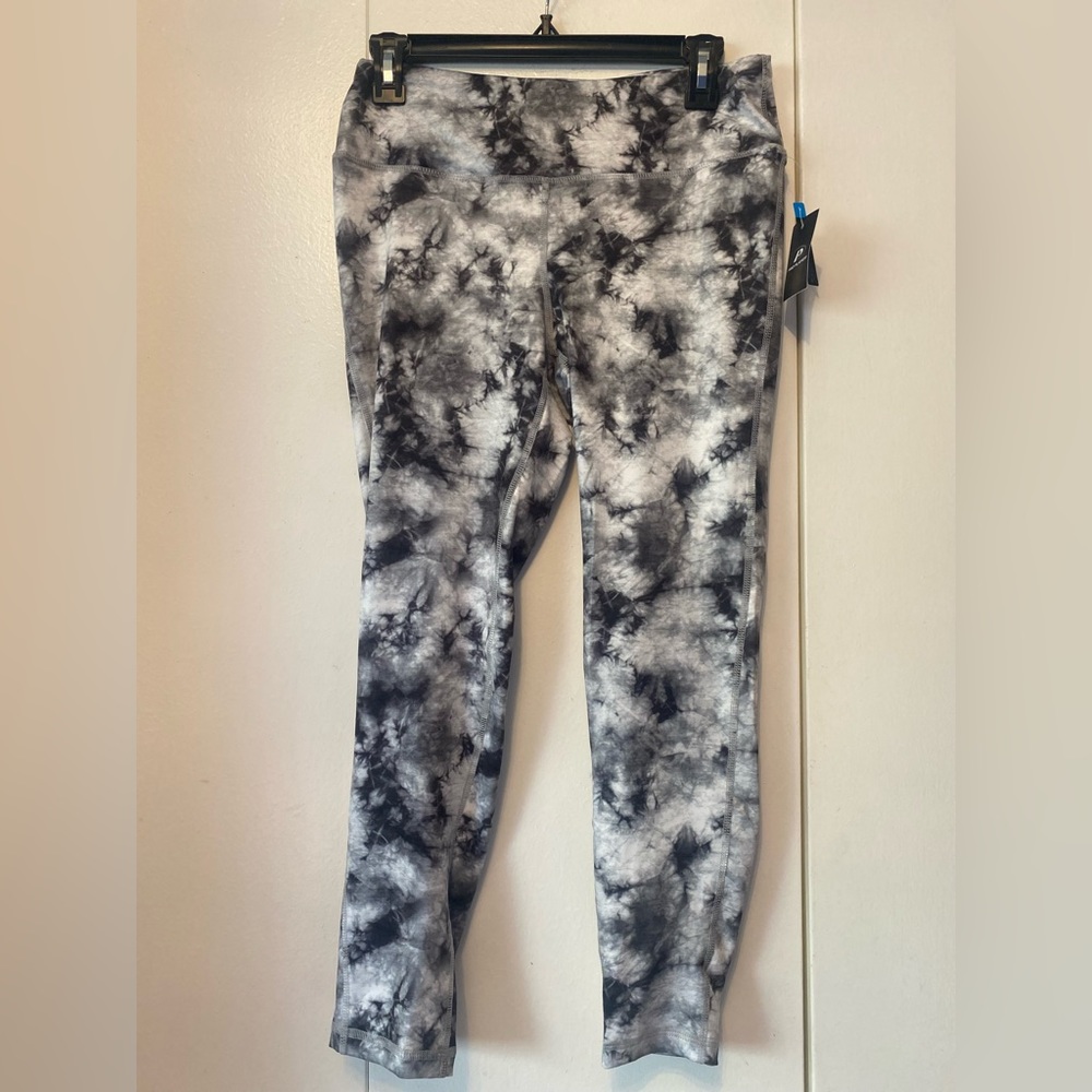🧘NWT Pro Player Moisture Wicking Capri Pants Size M